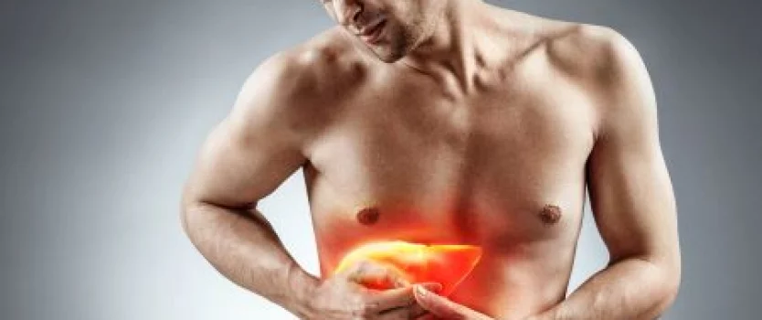 Milyen tüneteket okozhat a zsírmáj?