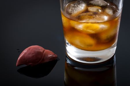 Az alkoholos májbetegség korán felismerve kezelhető.